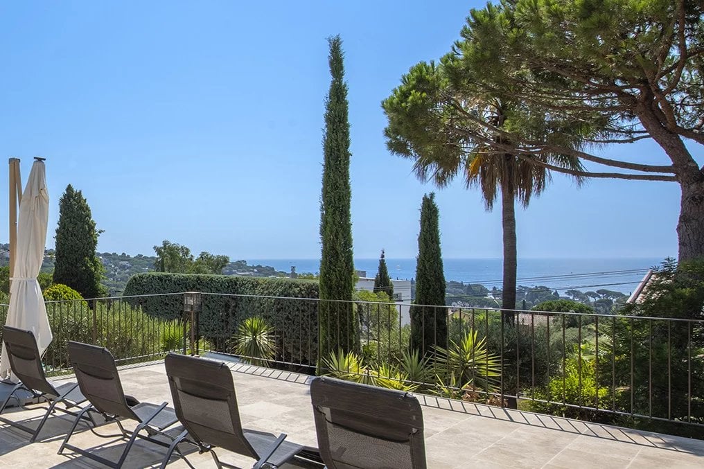 Belle villa provençale vue mer de 193m², avec 5 chambres et piscine