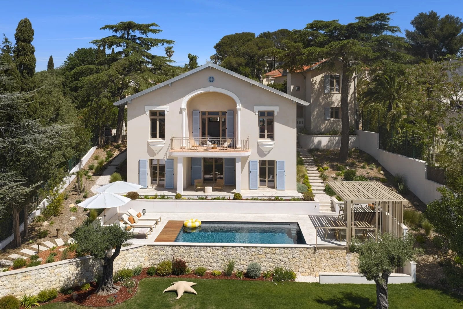 Villa Belle Epoque rénovée avec vue mer dominante, piscine, dépendance et jardin