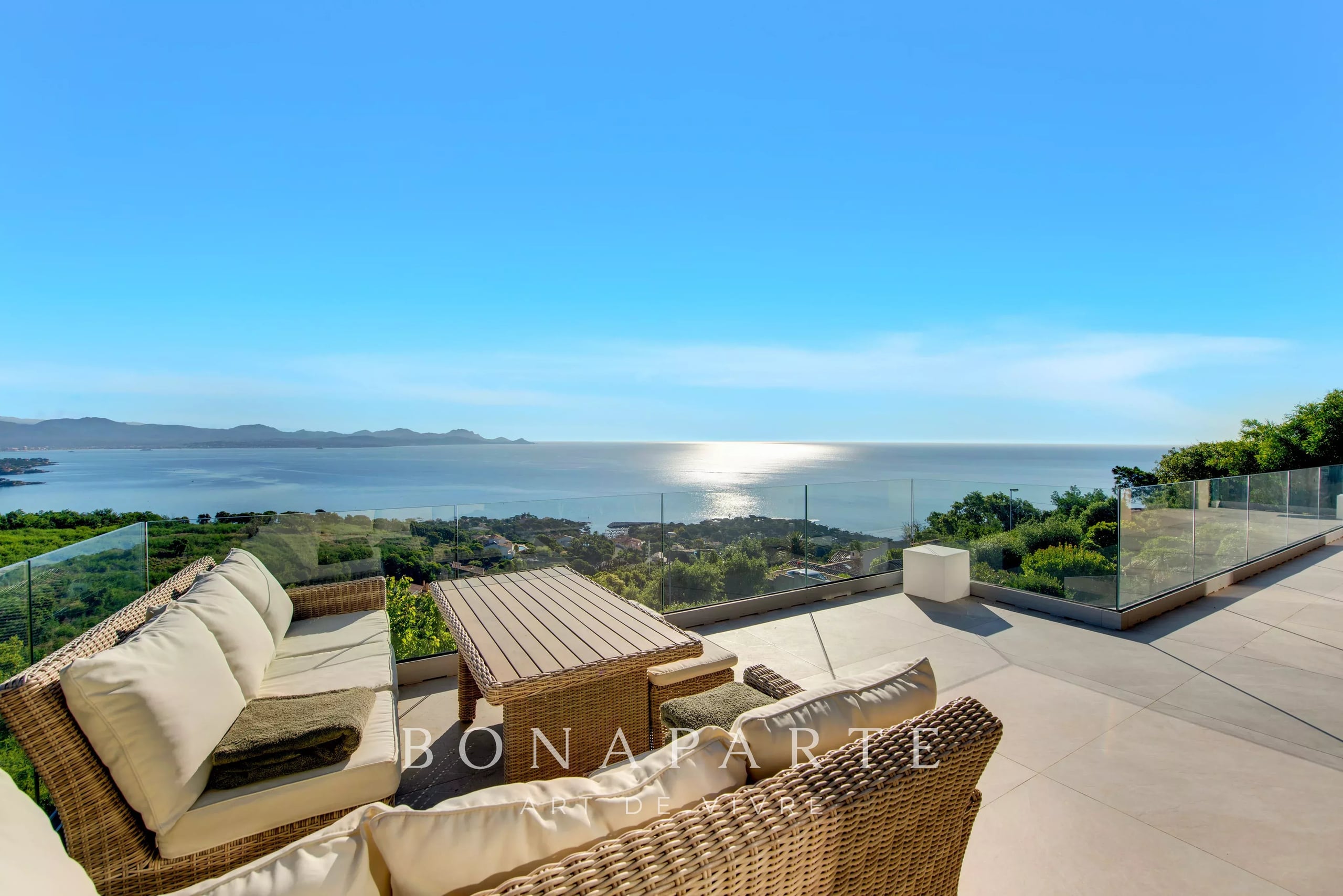EXCLUSIVITE : Villa contemporaine – Vue mer panoramique exceptionnelle