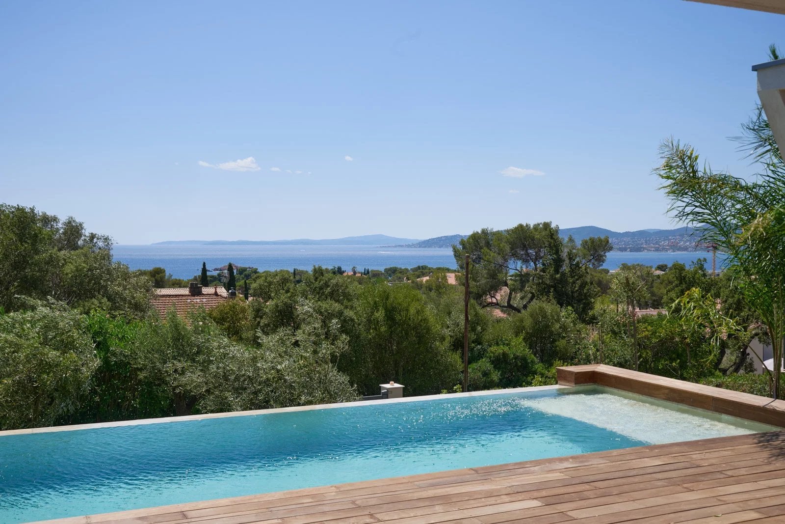 Villa contemporaine neuve à la vue mer panoramique