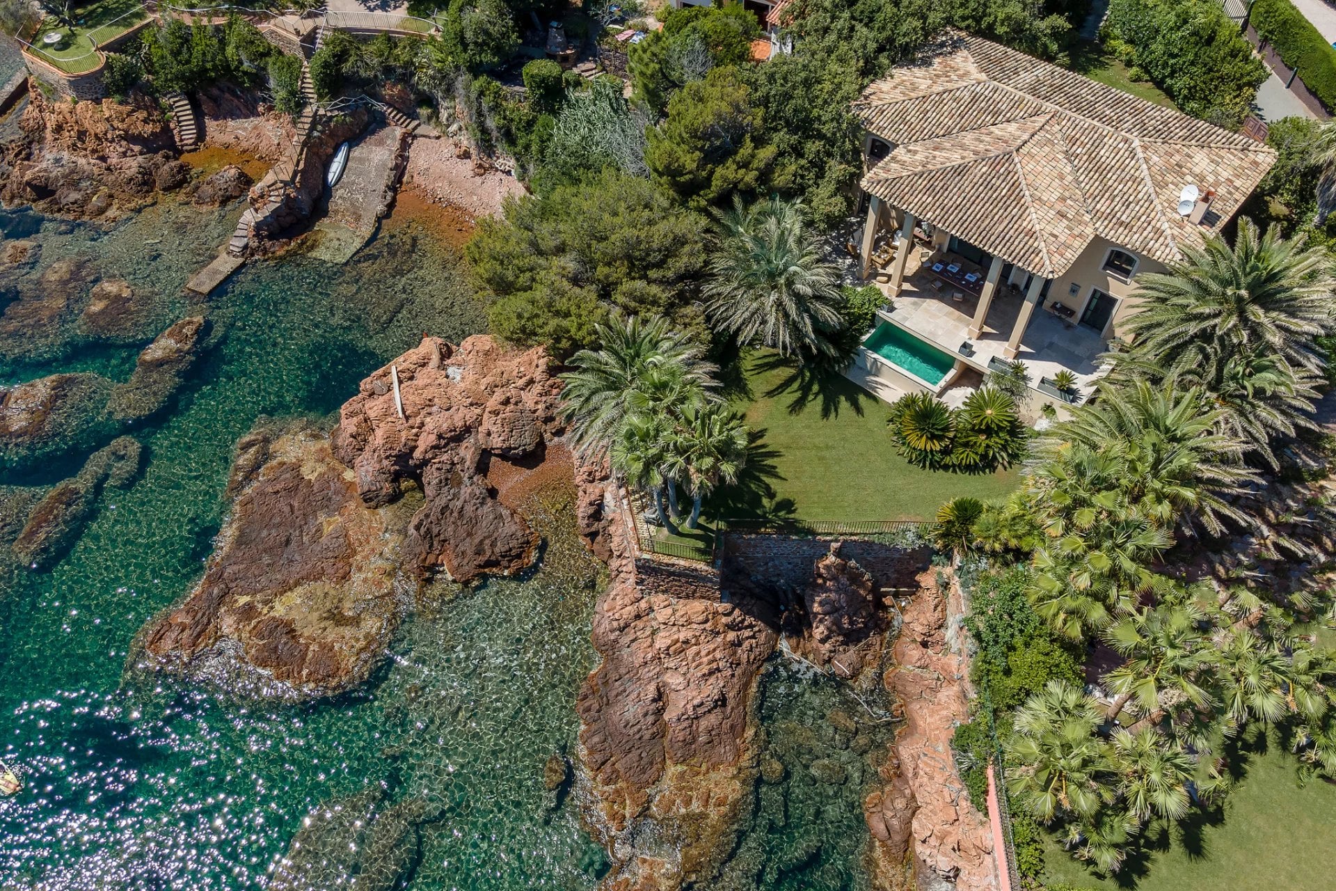 Superbe villa pieds dans l'eau avec accès direct à la mer